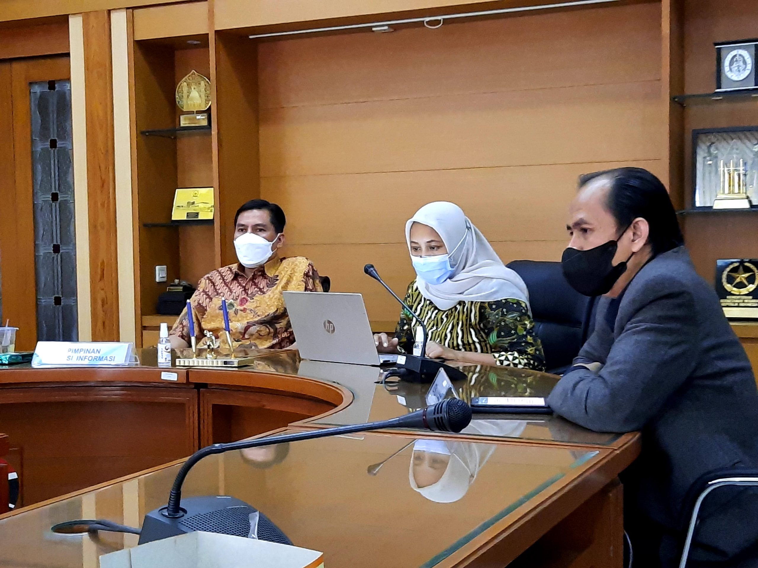 Komisioner KIP RI: Cecep Suryadi  Presentasikan Digitalisasi Layanan Publik  pada Masa Pandemi di UPI