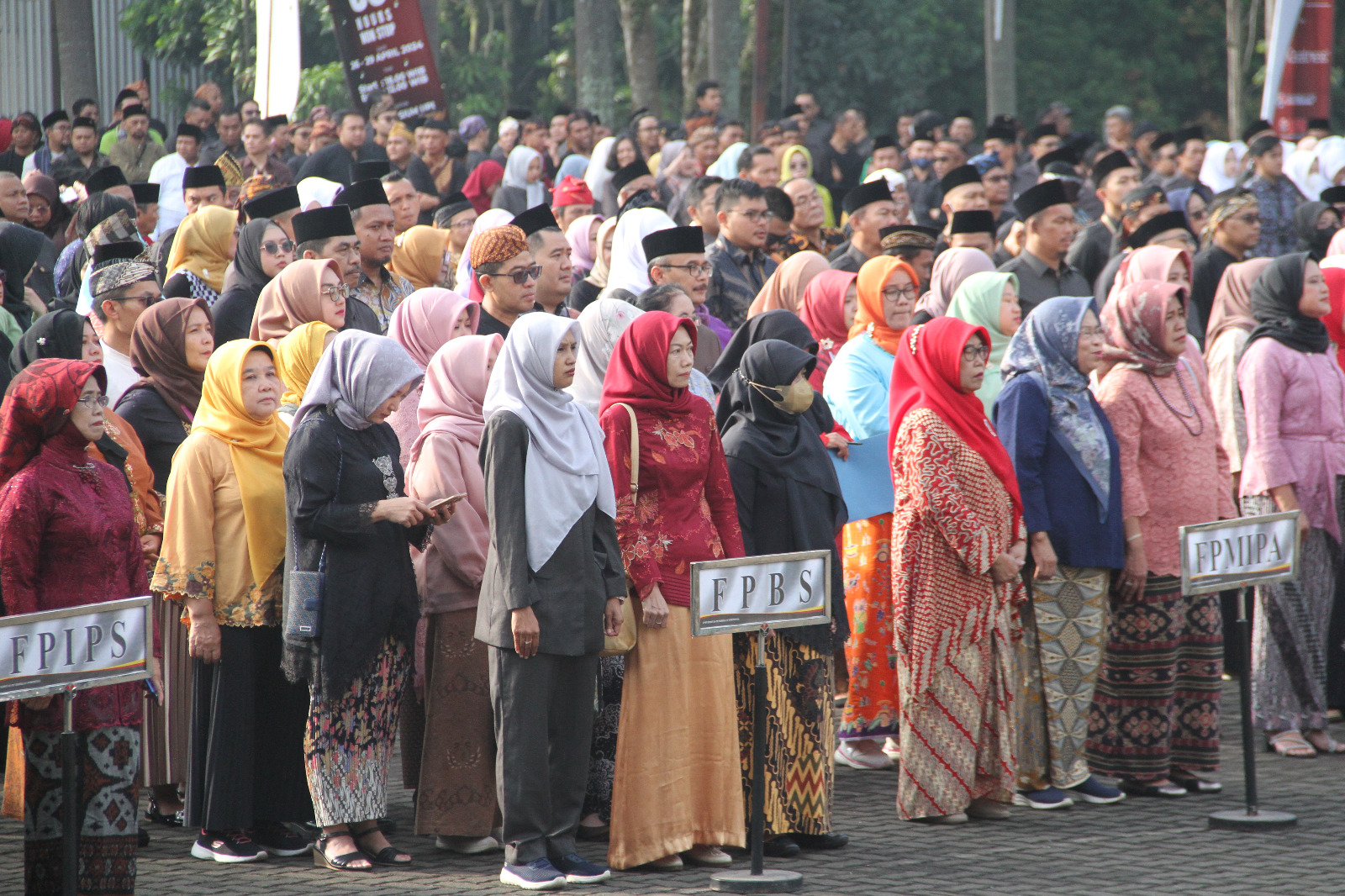 UPI Gelar Upacara Peringatan Hari Pendidikan Nasional 2024 dengan Meriah