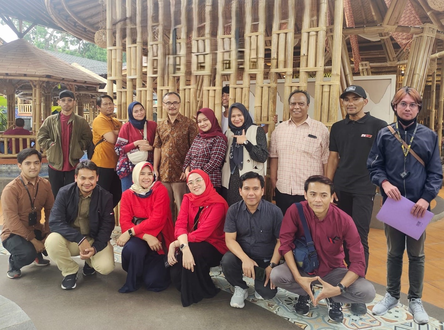 Makan Siang Momen Kebersamaan dan Perayaan